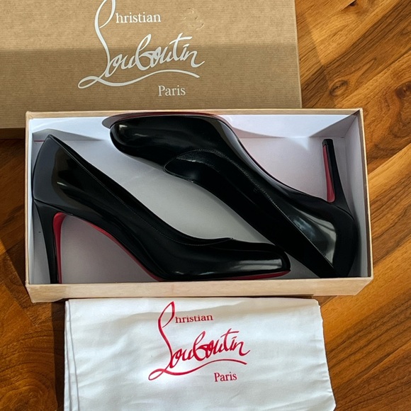 CHRISTIAN LOUBOUTIN
Pumppie Red Sole Calfskin Leather Round Toe, NEW - Picture 13 of 16